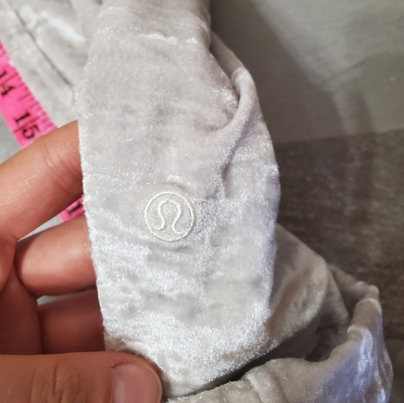 Lululemon Ready to Crush Jogger. Chrome (Light Grey, Silver). Velvet. 28". 12. - Picture 10 of 14